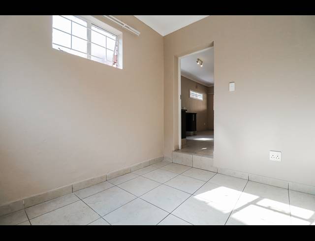 5 BEDROOM SECTIONAL TITLE FOR SALE IN BRAMLEY NORTH